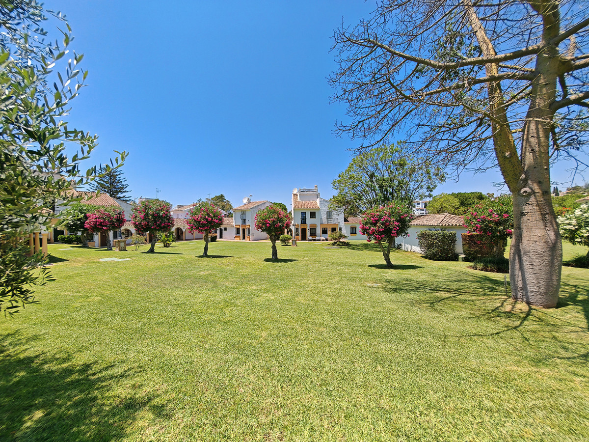 2 Bed Townhouse for sale in Elviria Costa Del Sol, Málaga, Spain