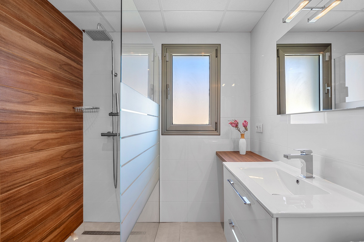 Se vende Villa - Chalet de 3 dormitorios en Costa Blanca, Alicante, España