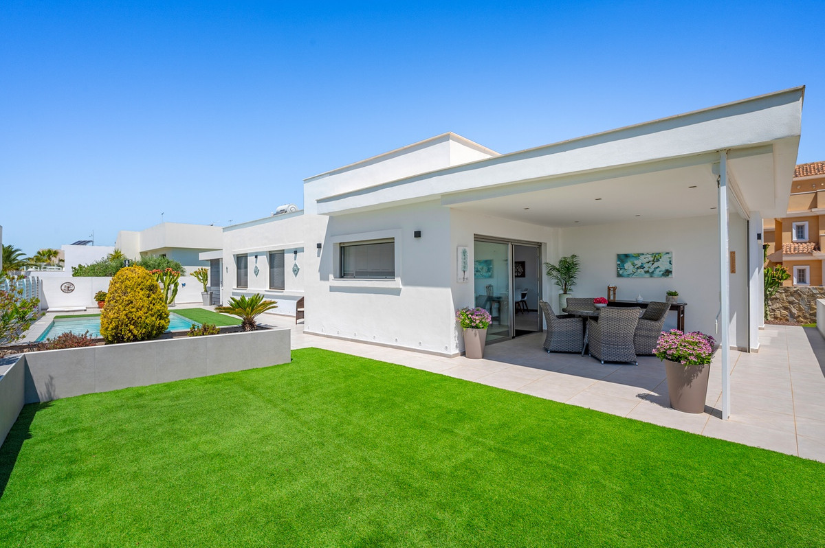 Se vende Villa - Chalet de 3 dormitorios en Costa Blanca, Alicante, España