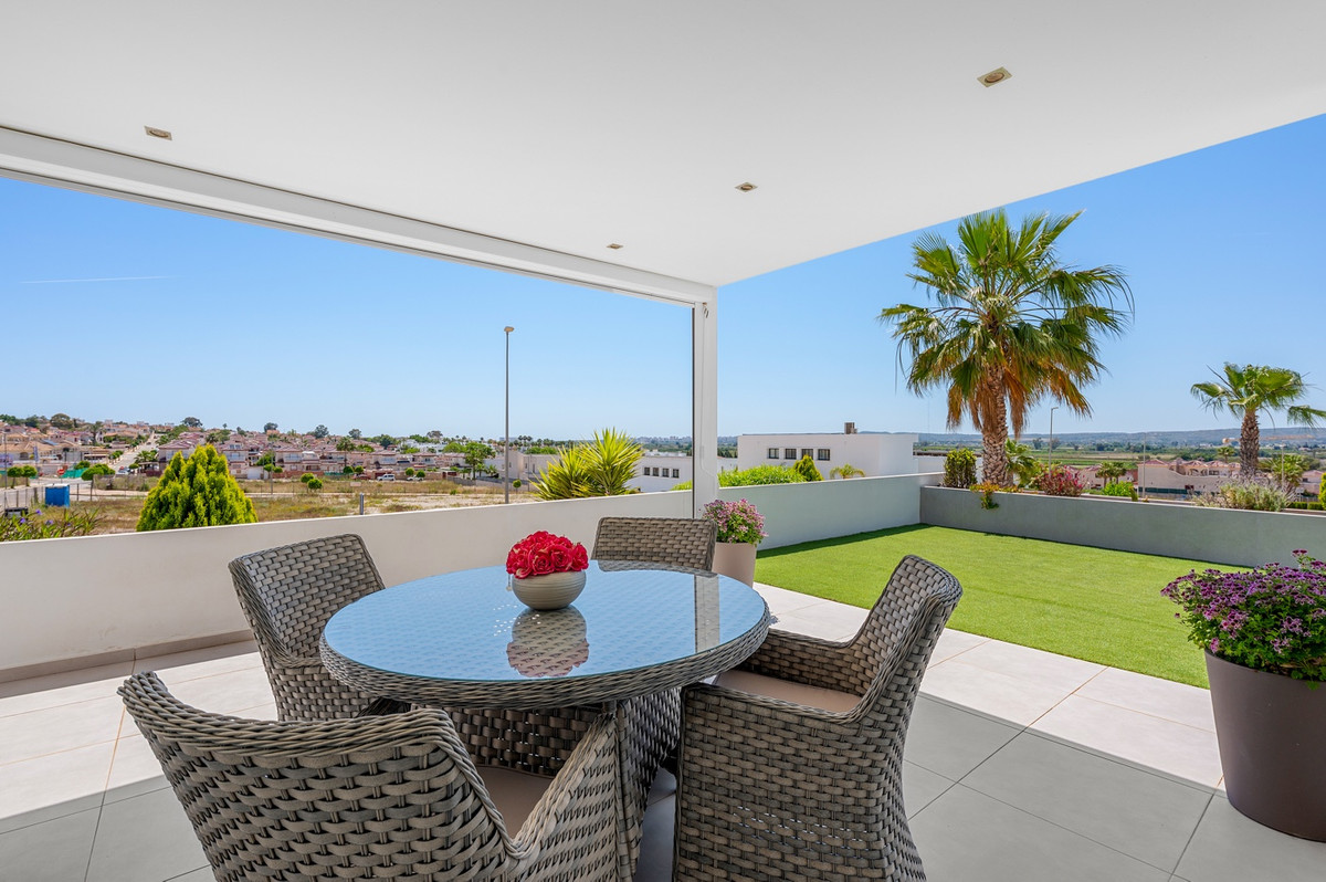Se vende Villa - Chalet de 3 dormitorios en Costa Blanca, Alicante, España