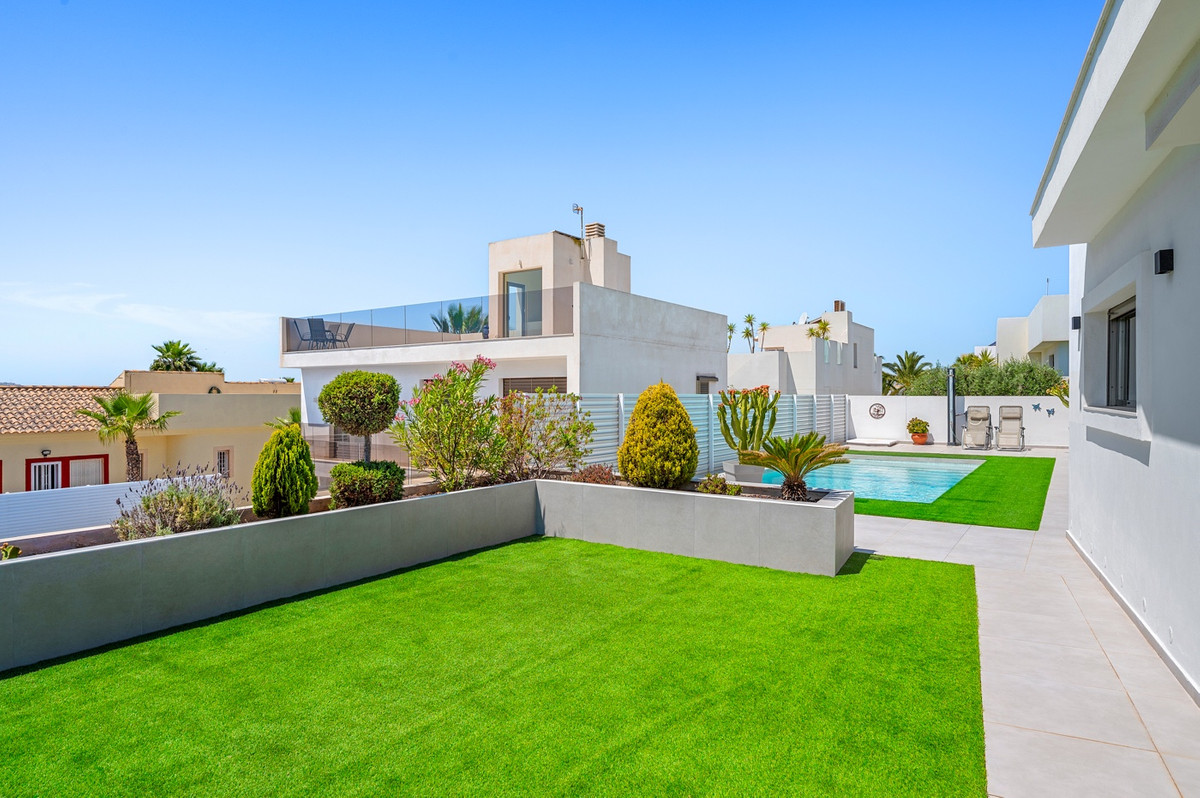Se vende Villa - Chalet de 3 dormitorios en Costa Blanca, Alicante, España