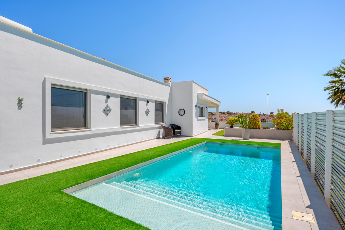Se vende Villa - Chalet de 3 dormitorios en Costa Blanca, Alicante, España
