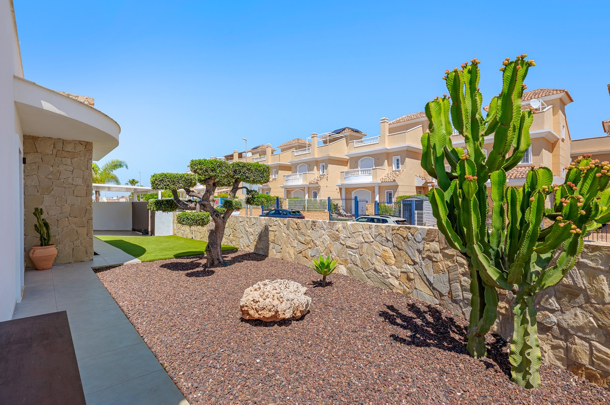 Se vende Villa - Chalet de 3 dormitorios en Costa Blanca, Alicante, España