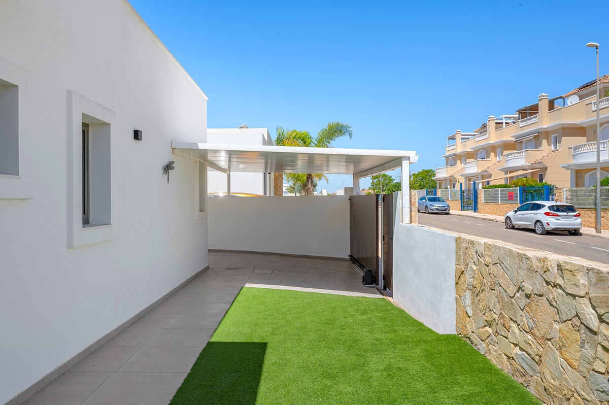 Se vende Villa - Chalet de 3 dormitorios en Costa Blanca, Alicante, España