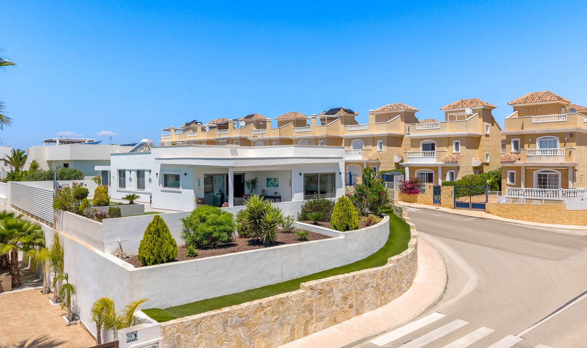 Se vende Villa - Chalet de 3 dormitorios en Costa Blanca, Alicante, España