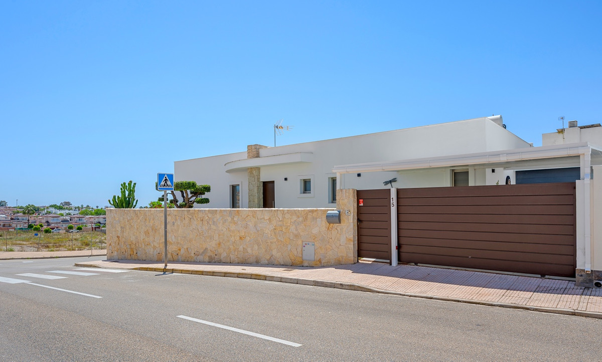 Se vende Villa - Chalet de 3 dormitorios en Costa Blanca, Alicante, España