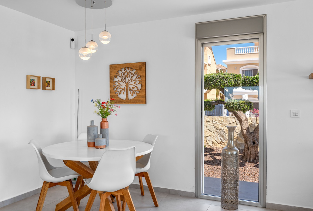 Se vende Villa - Chalet de 3 dormitorios en Costa Blanca, Alicante, España