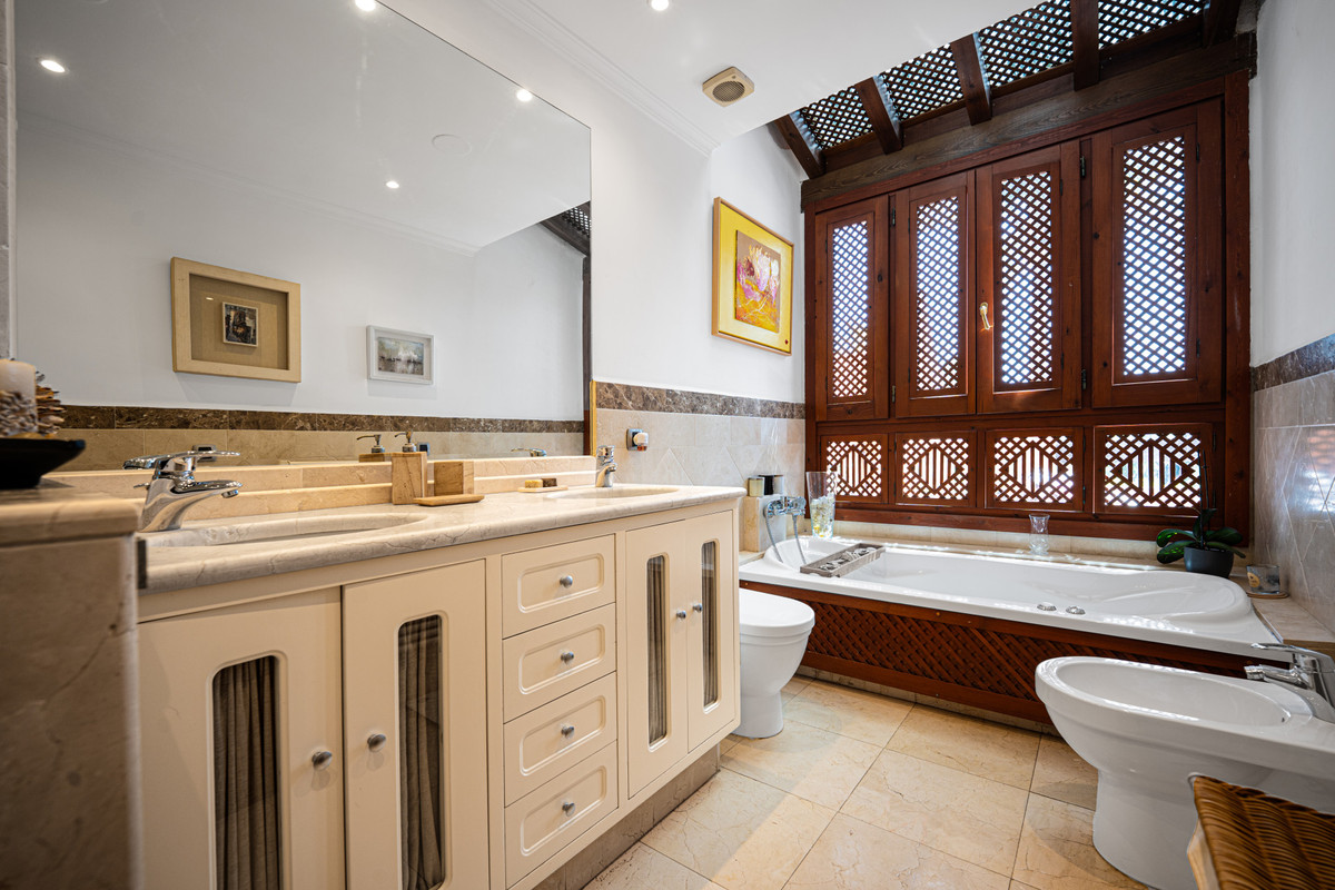5 Bed Townhouse for sale in Marbella Costa Del Sol, Málaga, Spain