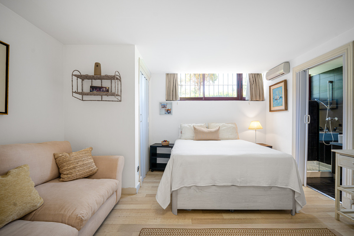 5 Bed Townhouse for sale in Marbella Costa Del Sol, Málaga, Spain
