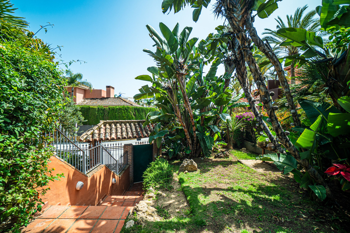 5 Bed Townhouse for sale in Marbella Costa Del Sol, Málaga, Spain