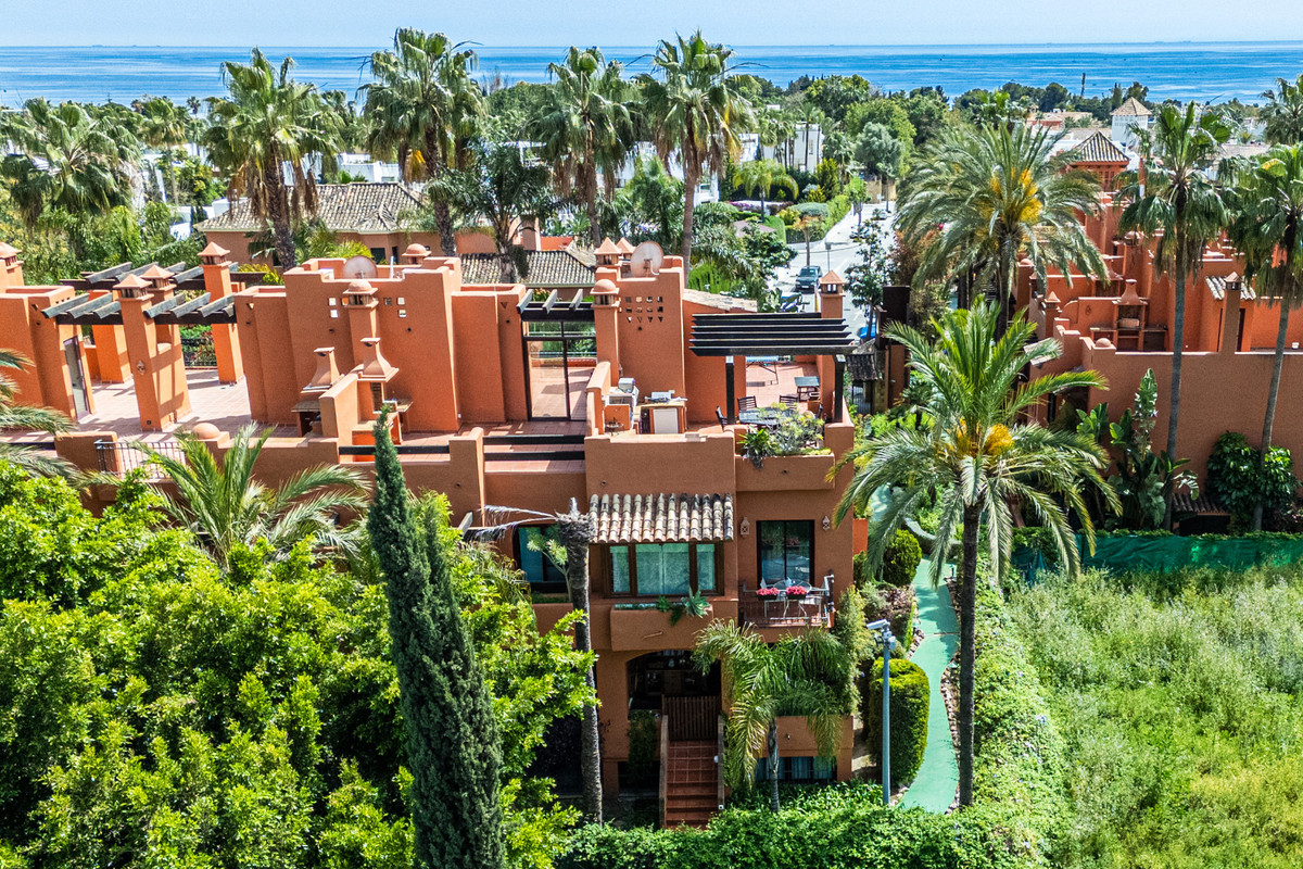 5 Bed Townhouse for sale in Marbella Costa Del Sol, Málaga, Spain