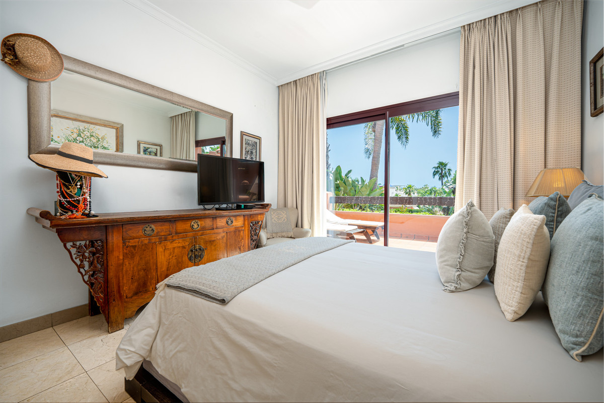 5 Bed Townhouse for sale in Marbella Costa Del Sol, Málaga, Spain
