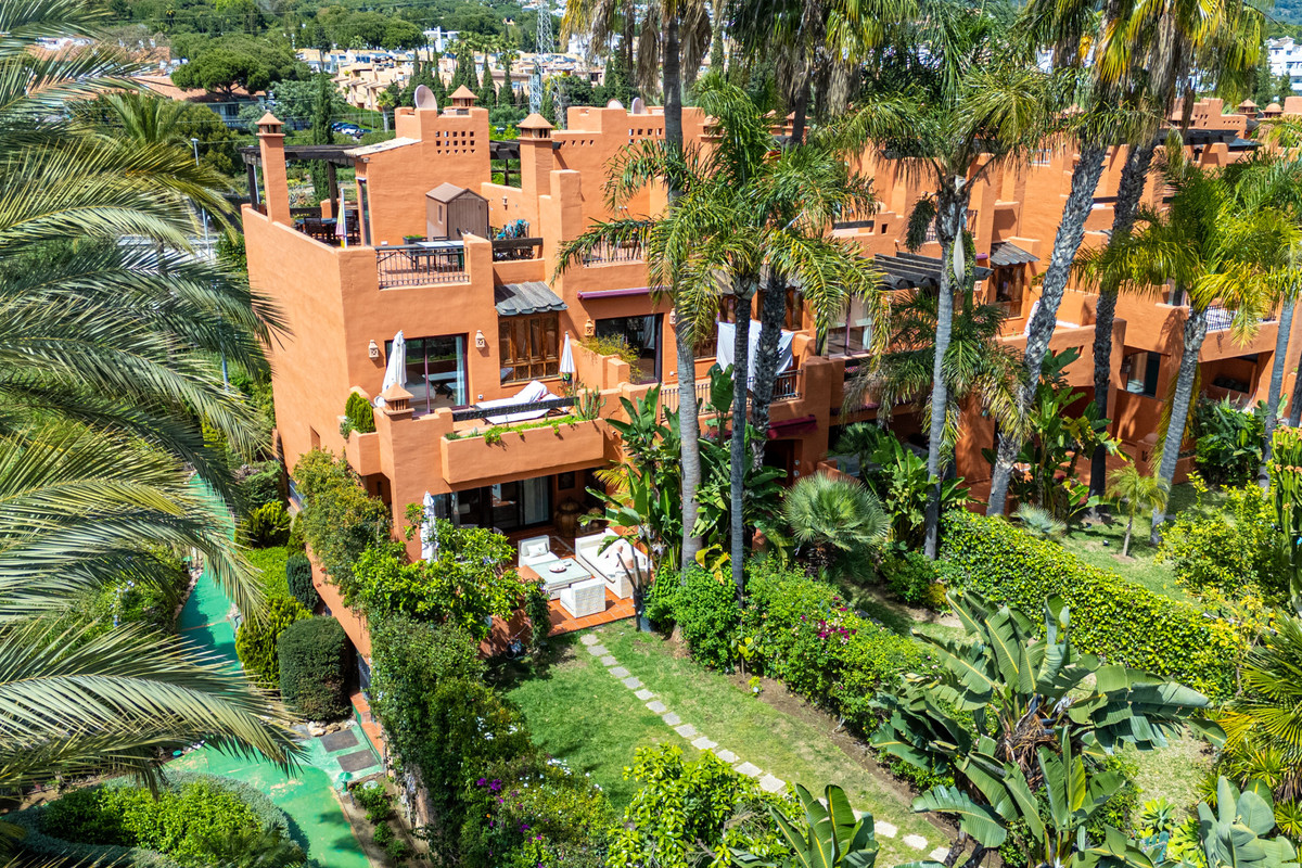 5 Bed Townhouse for sale in Marbella Costa Del Sol, Málaga, Spain