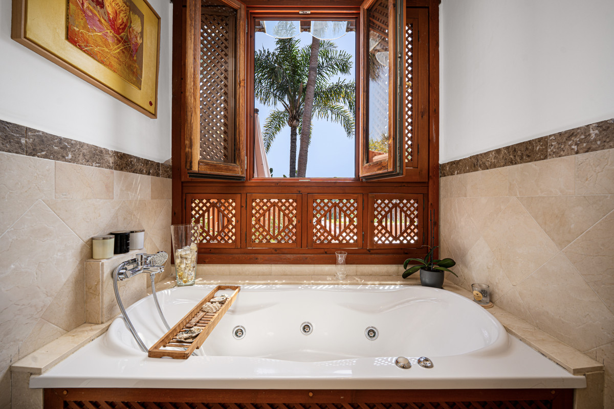 5 Bed Townhouse for sale in Marbella Costa Del Sol, Málaga, Spain