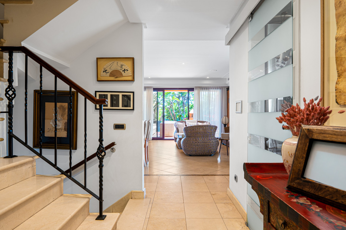 5 Bed Townhouse for sale in Marbella Costa Del Sol, Málaga, Spain