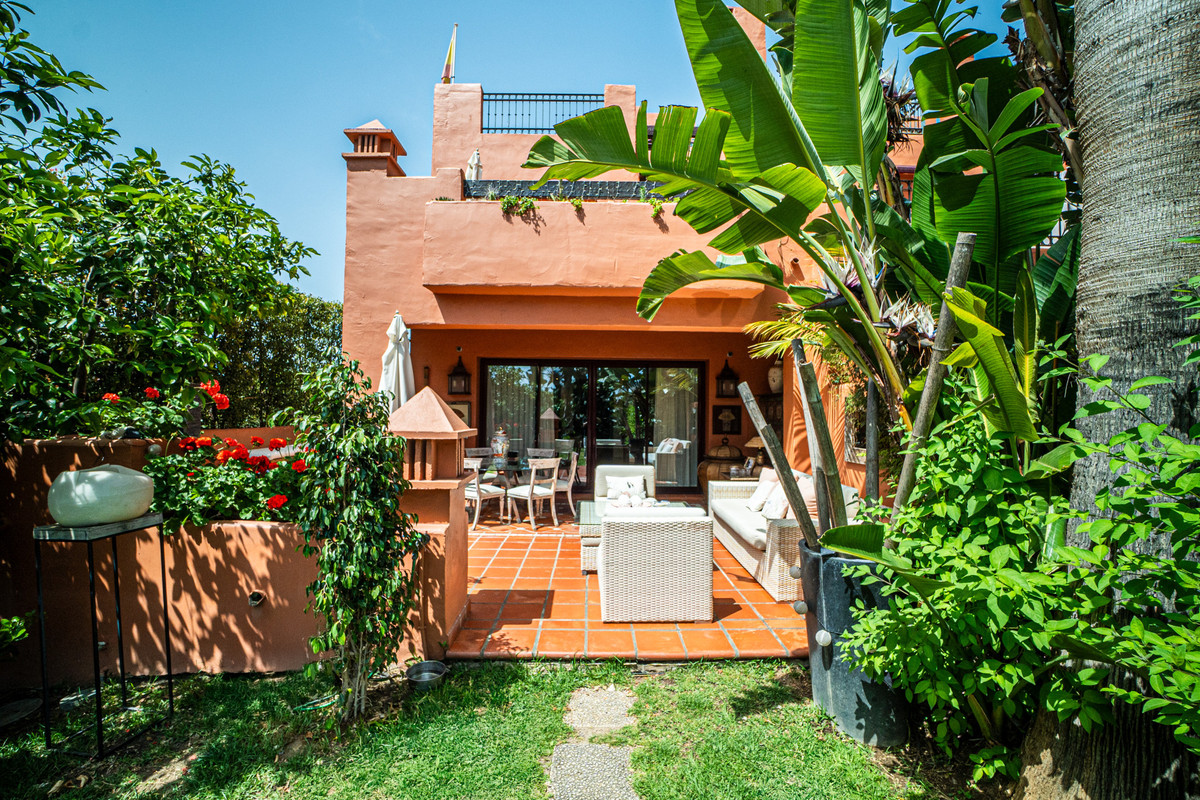 5 Bed Townhouse for sale in Marbella Costa Del Sol, Málaga, Spain
