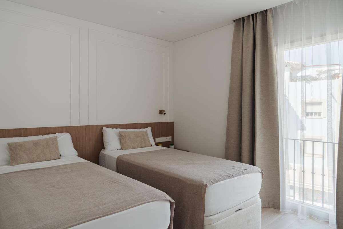 3 Bed Apartment for sale in San Pedro De Alcántara Costa Del Sol, Málaga, Spain