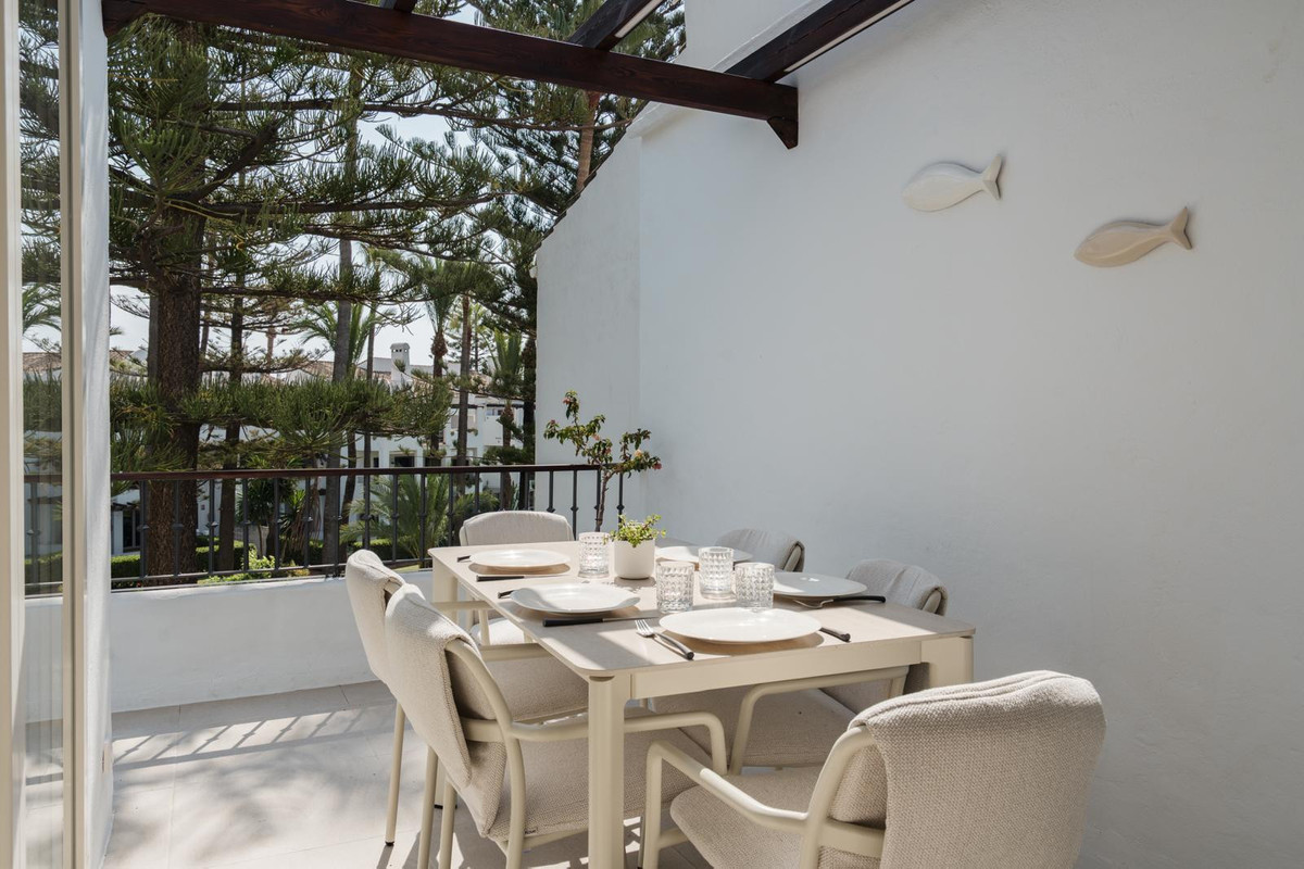 3 Bed Apartment for sale in San Pedro De Alcántara Costa Del Sol, Málaga, Spain