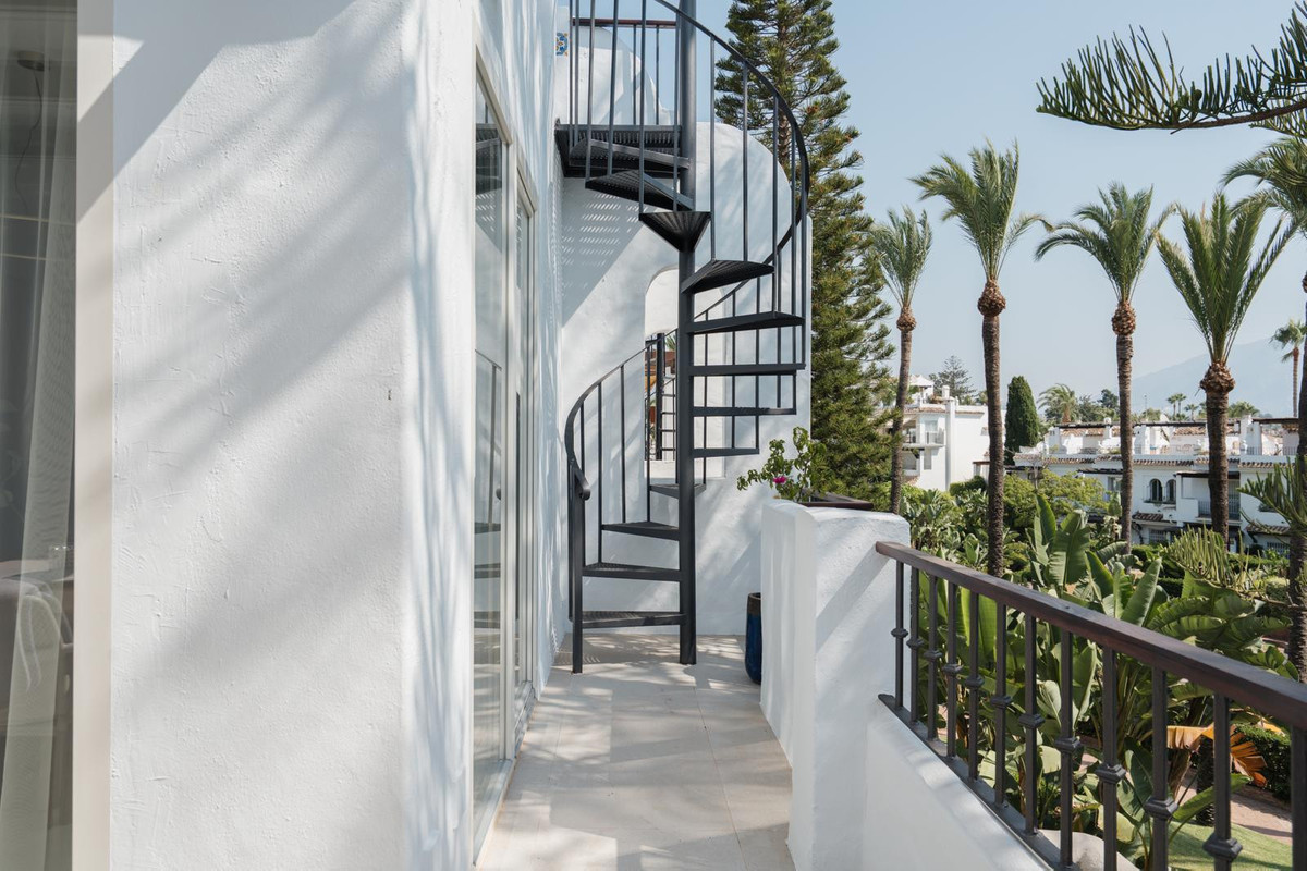 3 Bed Apartment for sale in San Pedro De Alcántara Costa Del Sol, Málaga, Spain