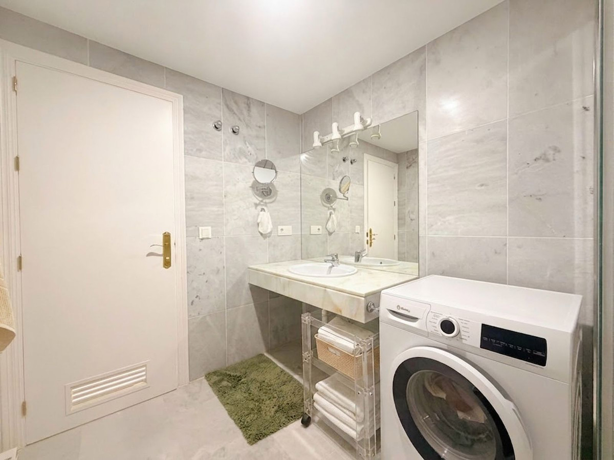 2 Bed Apartment for sale in Estepona Costa Del Sol, Málaga, Spain