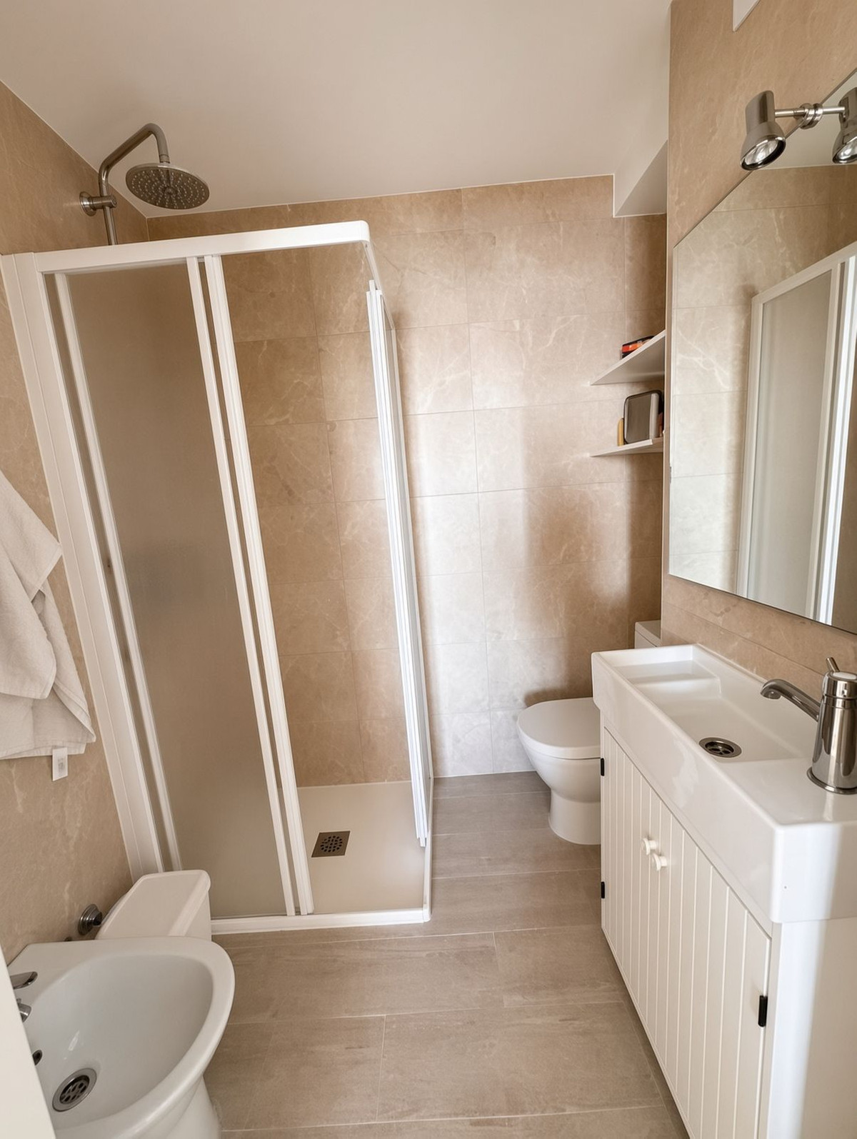 Se vende Apartamento Planta Media de 3 dormitorios en Costa Del Sol, Cadiz, España
