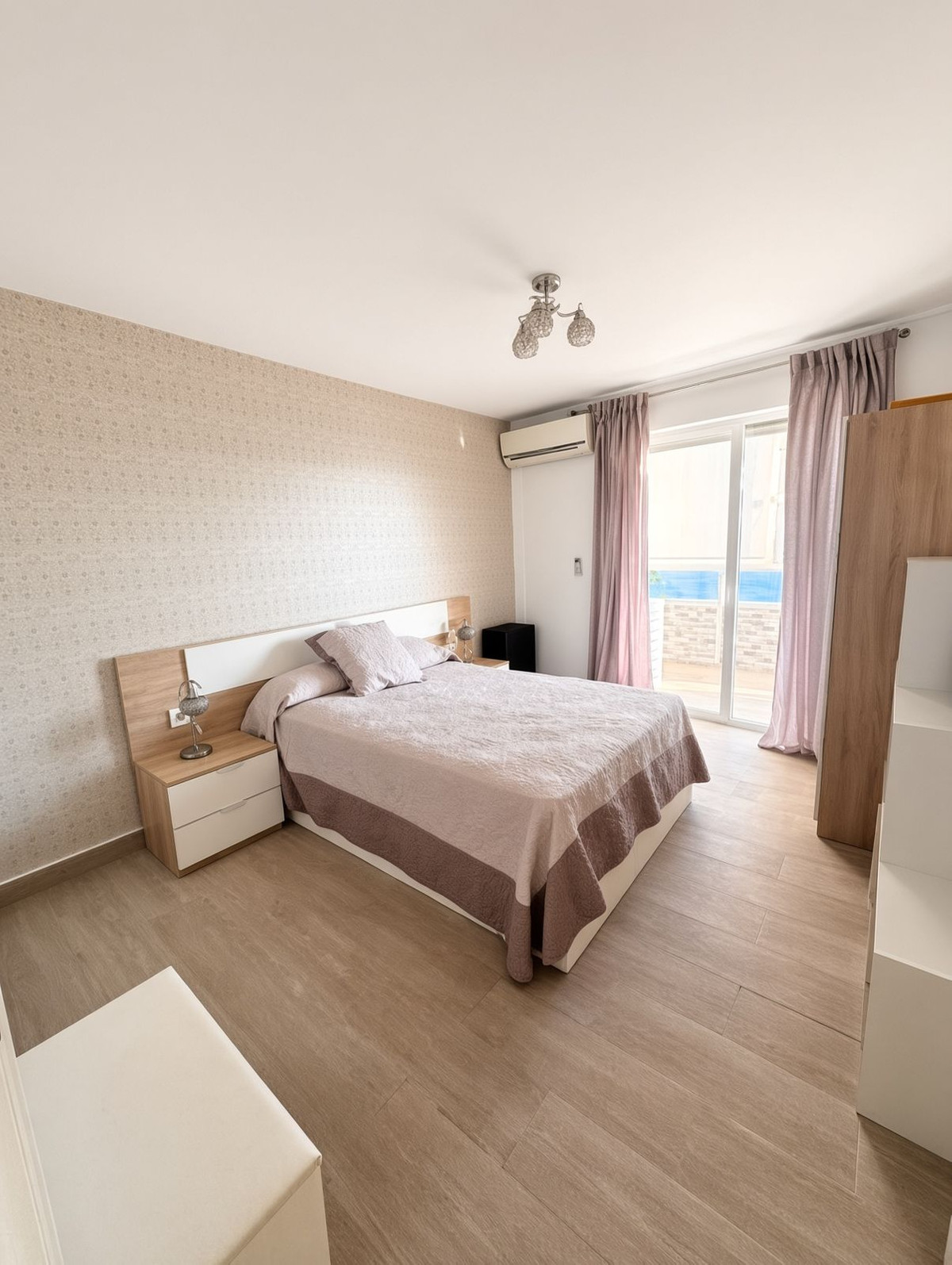 Se vende Apartamento Planta Media de 3 dormitorios en Costa Del Sol, Cadiz, España