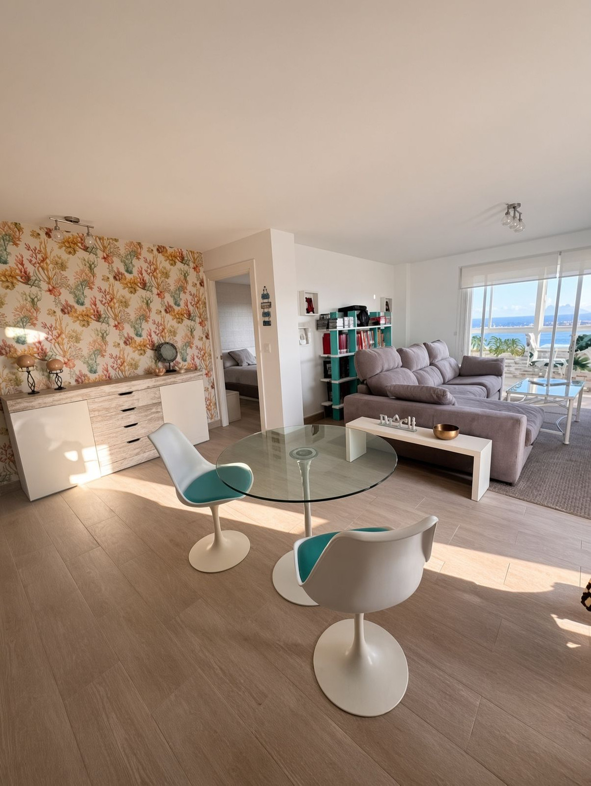 Se vende Apartamento Planta Media de 3 dormitorios en Costa Del Sol, Cadiz, España