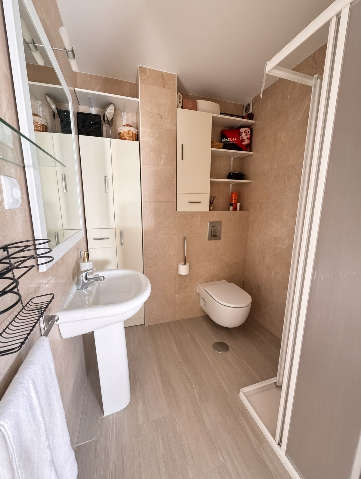 Se vende Apartamento Planta Media de 3 dormitorios en Costa Del Sol, Cadiz, España