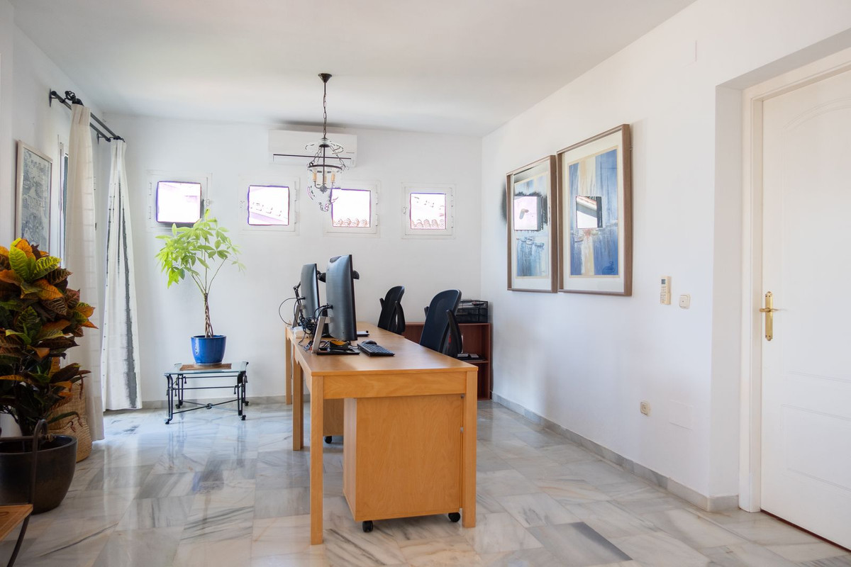 Se vende Villa - Chalet de 3 dormitorios en Costa Del Sol, Málaga, España