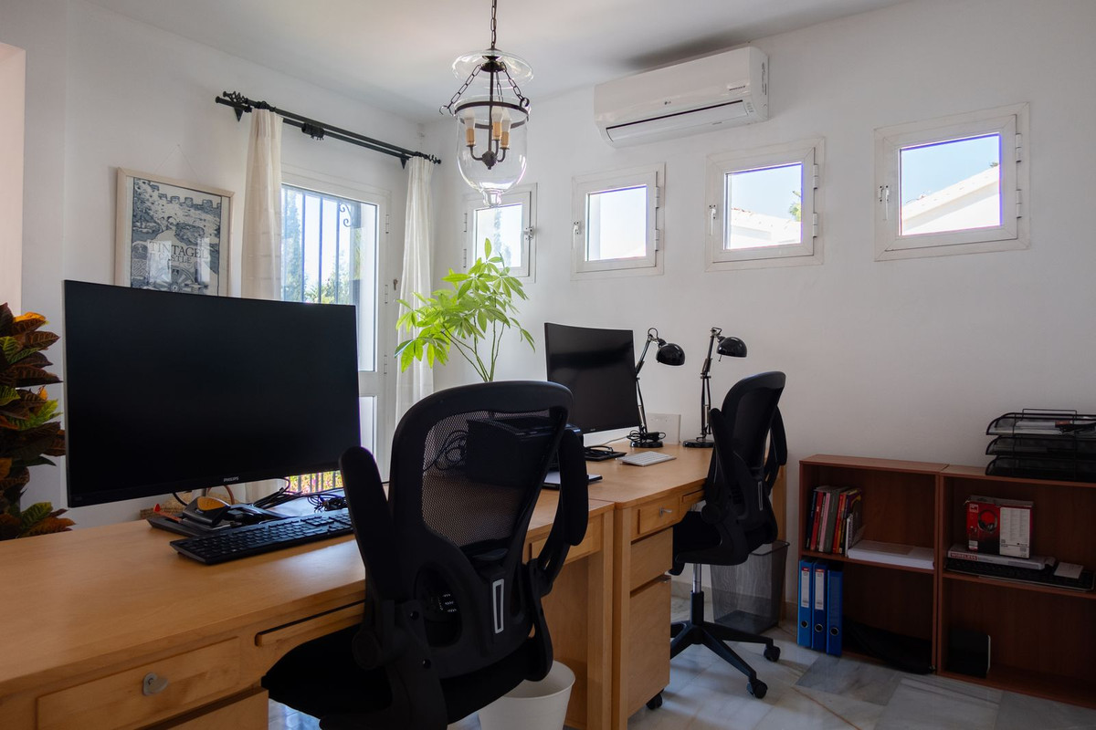 Se vende Villa - Chalet de 3 dormitorios en Costa Del Sol, Málaga, España