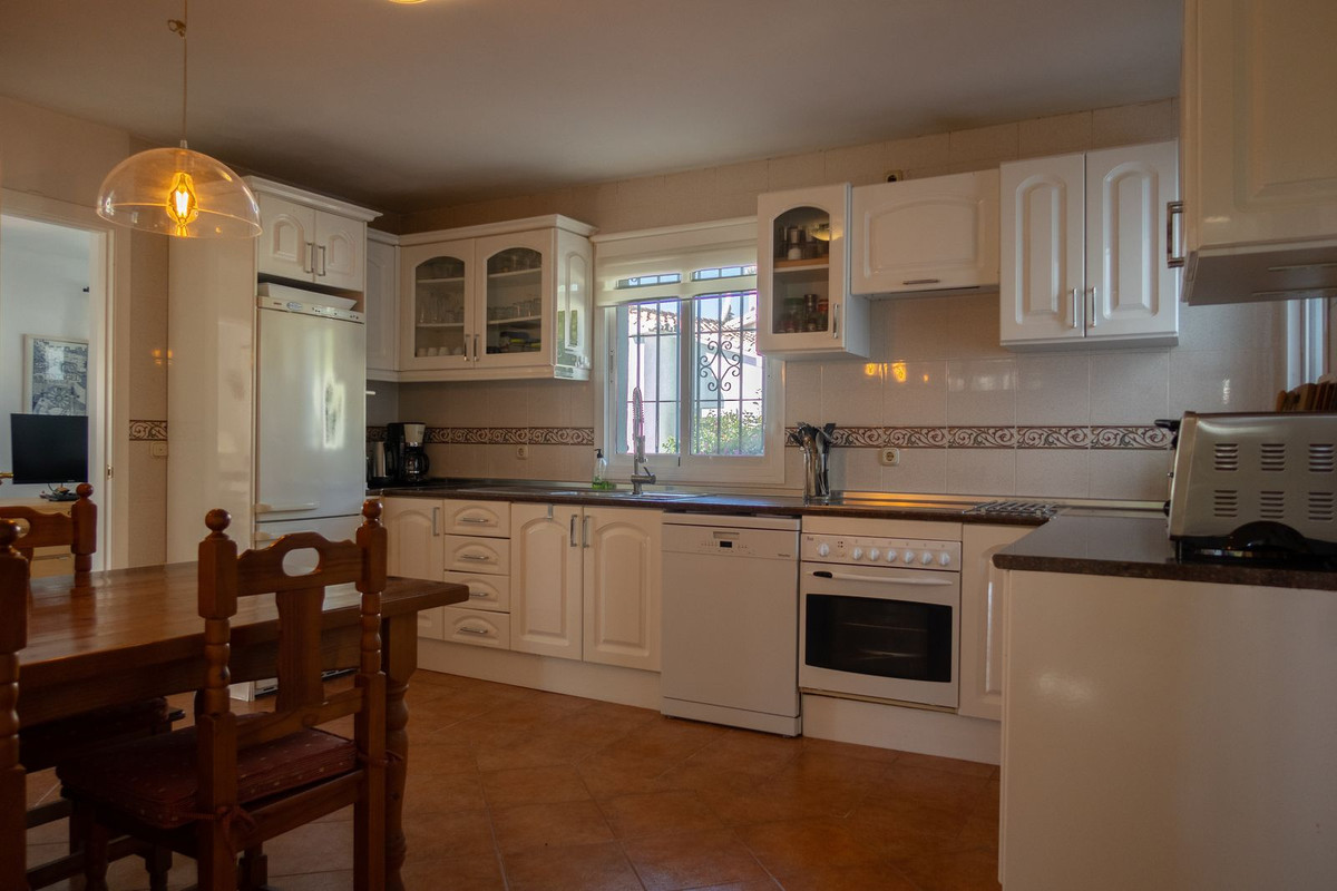 Se vende Villa - Chalet de 3 dormitorios en Costa Del Sol, Málaga, España