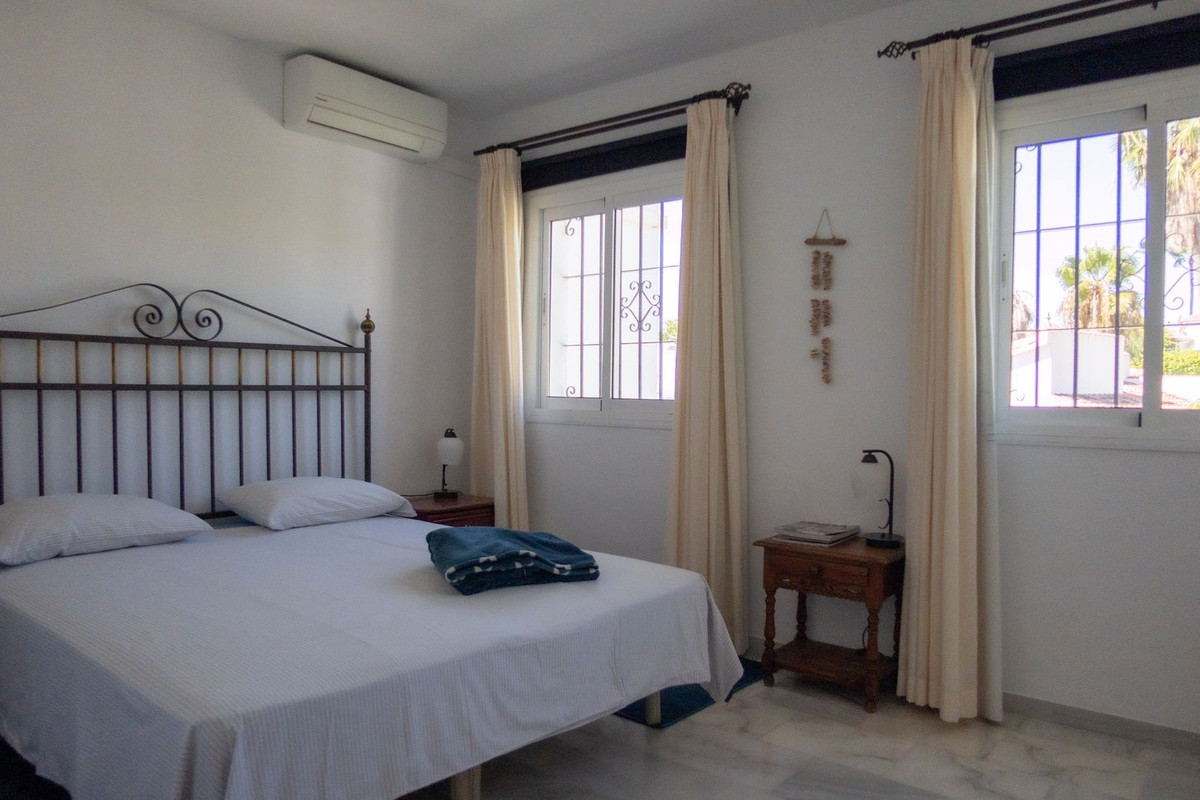Se vende Villa - Chalet de 3 dormitorios en Costa Del Sol, Málaga, España