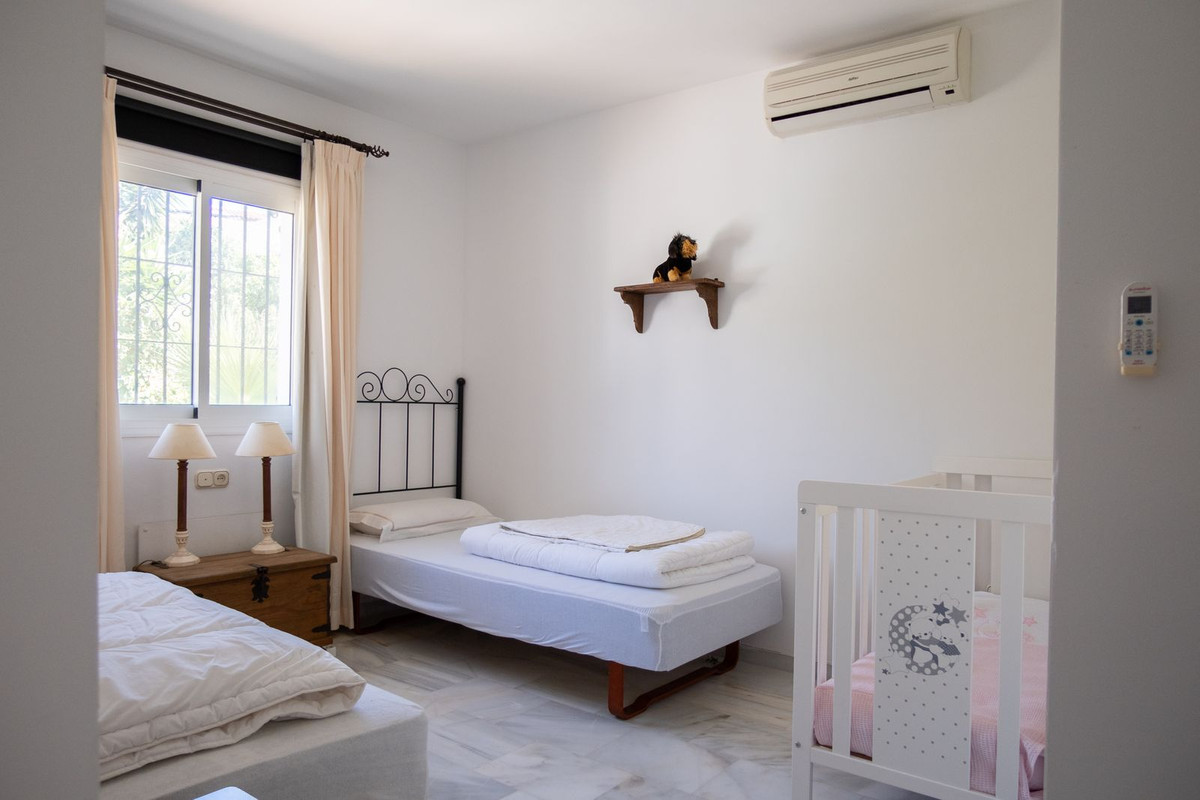 Se vende Villa - Chalet de 3 dormitorios en Costa Del Sol, Málaga, España