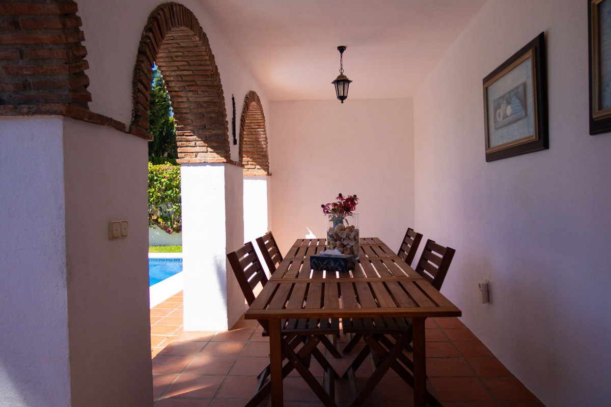 Se vende Villa - Chalet de 3 dormitorios en Costa Del Sol, Málaga, España