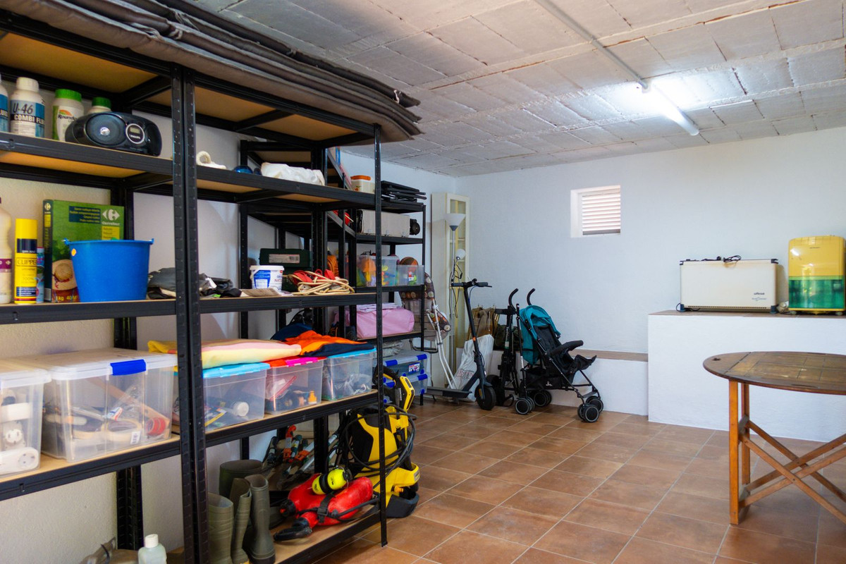 Se vende Villa - Chalet de 3 dormitorios en Costa Del Sol, Málaga, España