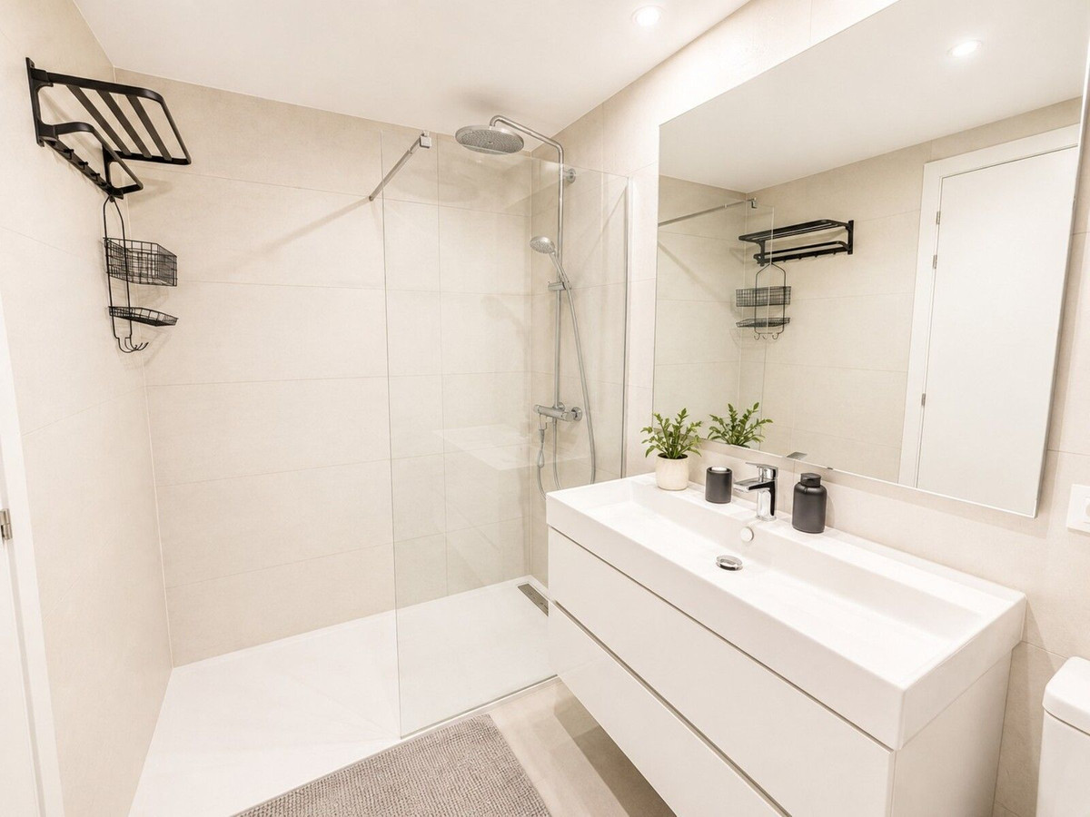 3 Bed Apartment for sale in Estepona Costa Del Sol, Málaga, Spain