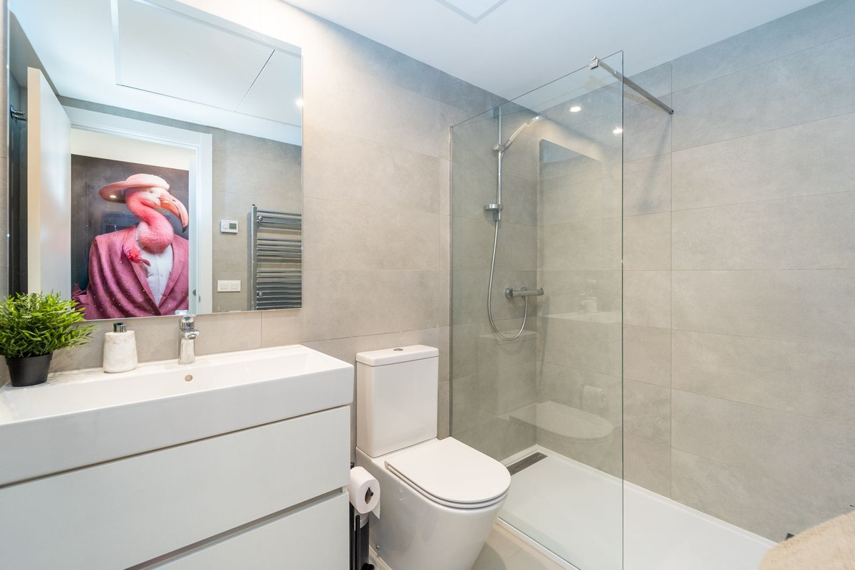 Se vende Apartamento Planta Media de 3 dormitorios en Costa Del Sol, Málaga, España