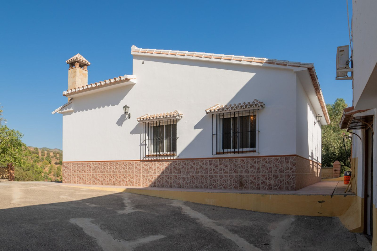 Se vende Finca - Cortijo de 3 dormitorios en Costa Del Sol, Málaga, España