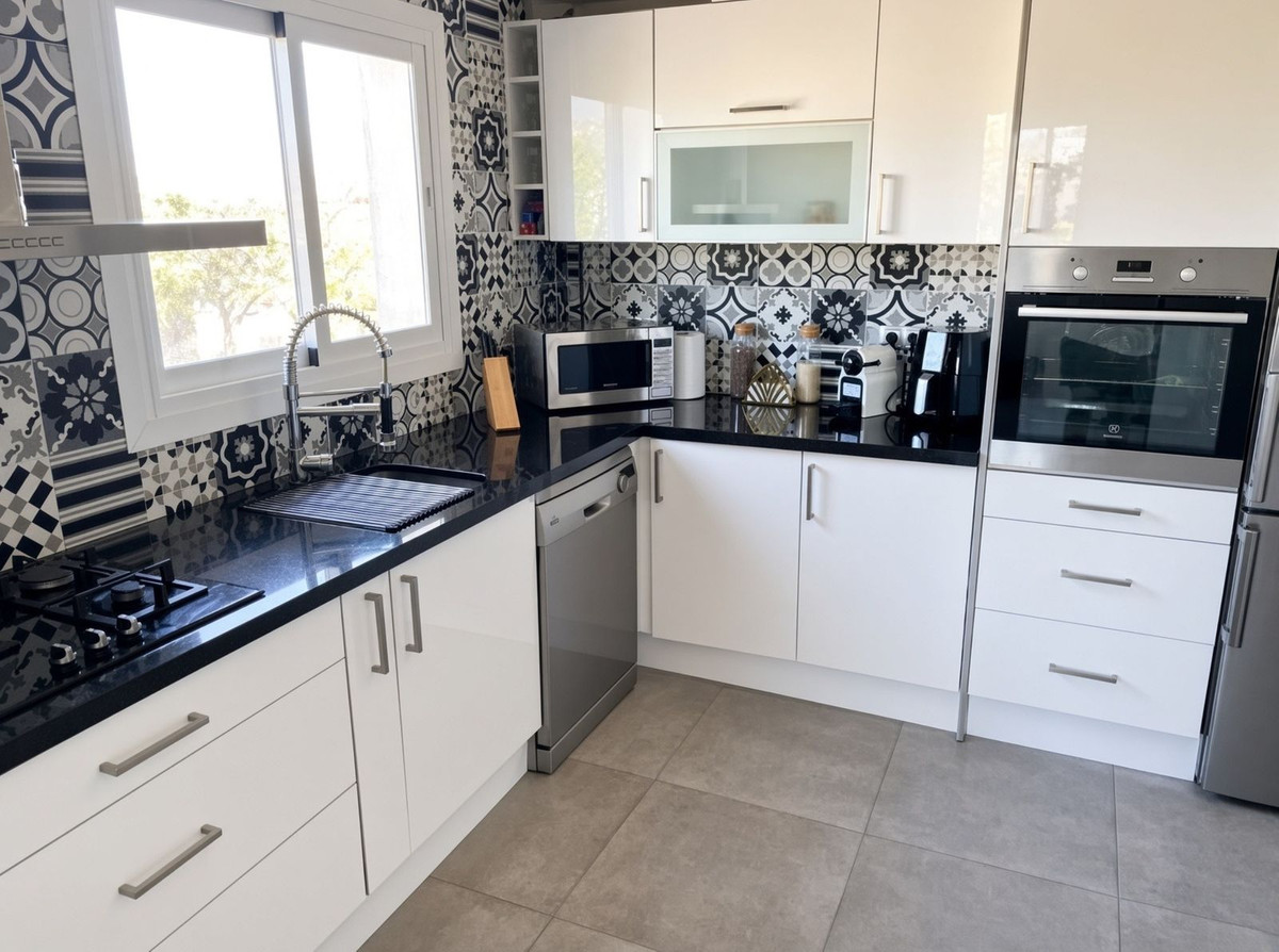 Se vende Apartamento Planta Media de 3 dormitorios en Costa Del Sol, Málaga, España