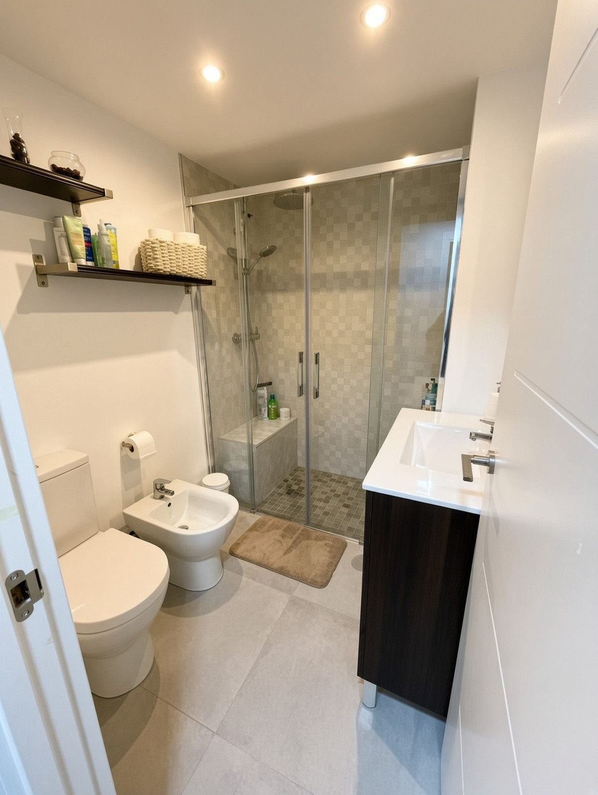 Se vende Apartamento Planta Media de 3 dormitorios en Costa Del Sol, Málaga, España