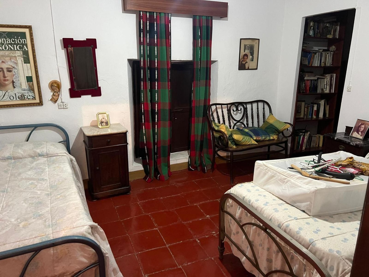 6 Bed Townhouse for sale in Alora Costa Del Sol, Málaga, Spain