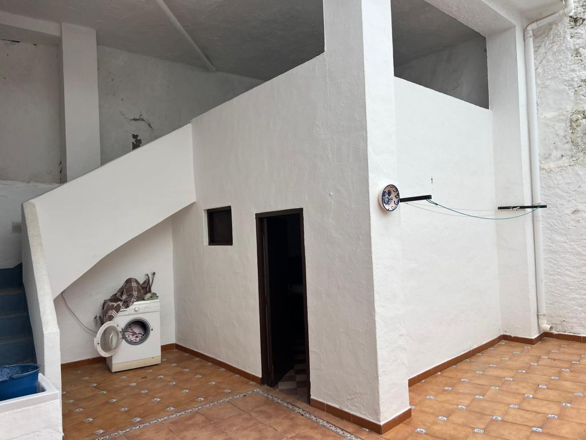 6 Bed Townhouse for sale in Alora Costa Del Sol, Málaga, Spain