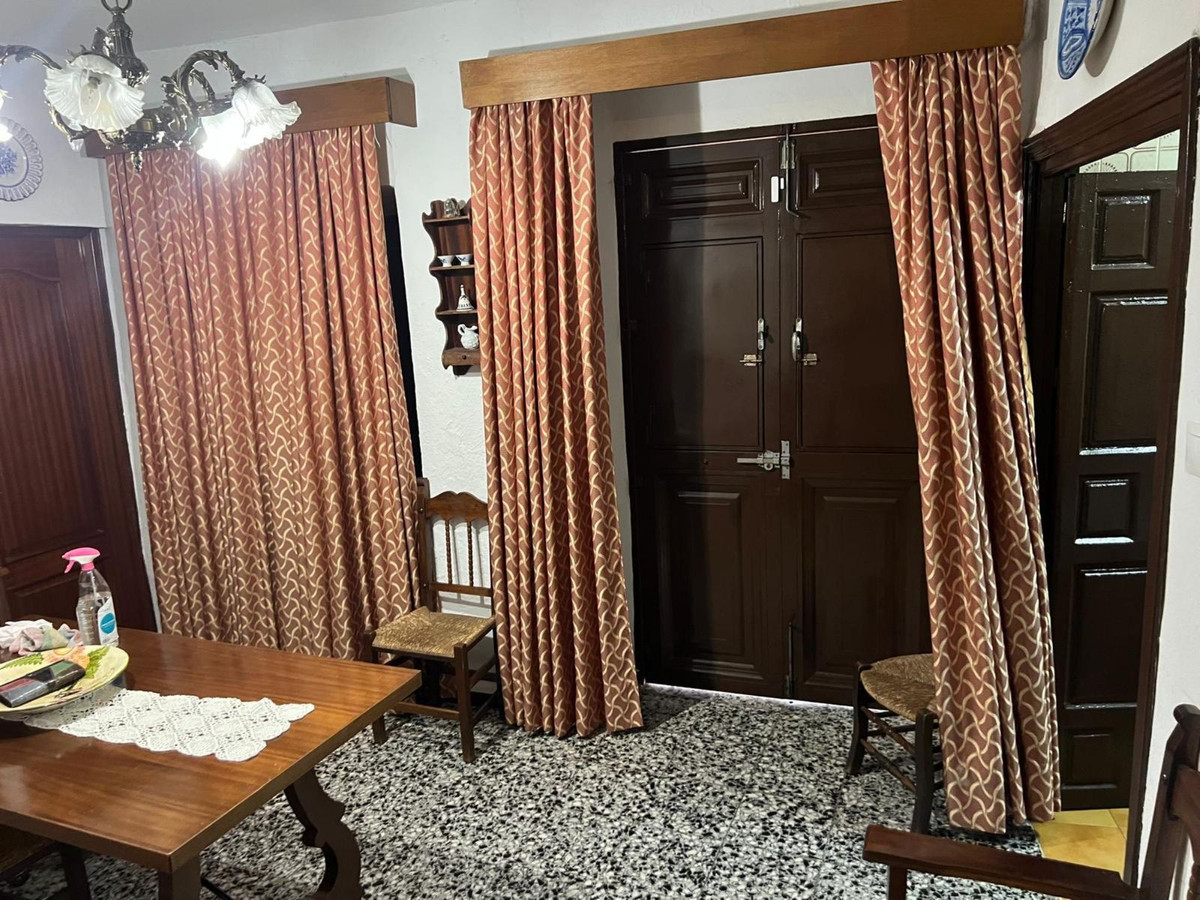 6 Bed Townhouse for sale in Alora Costa Del Sol, Málaga, Spain