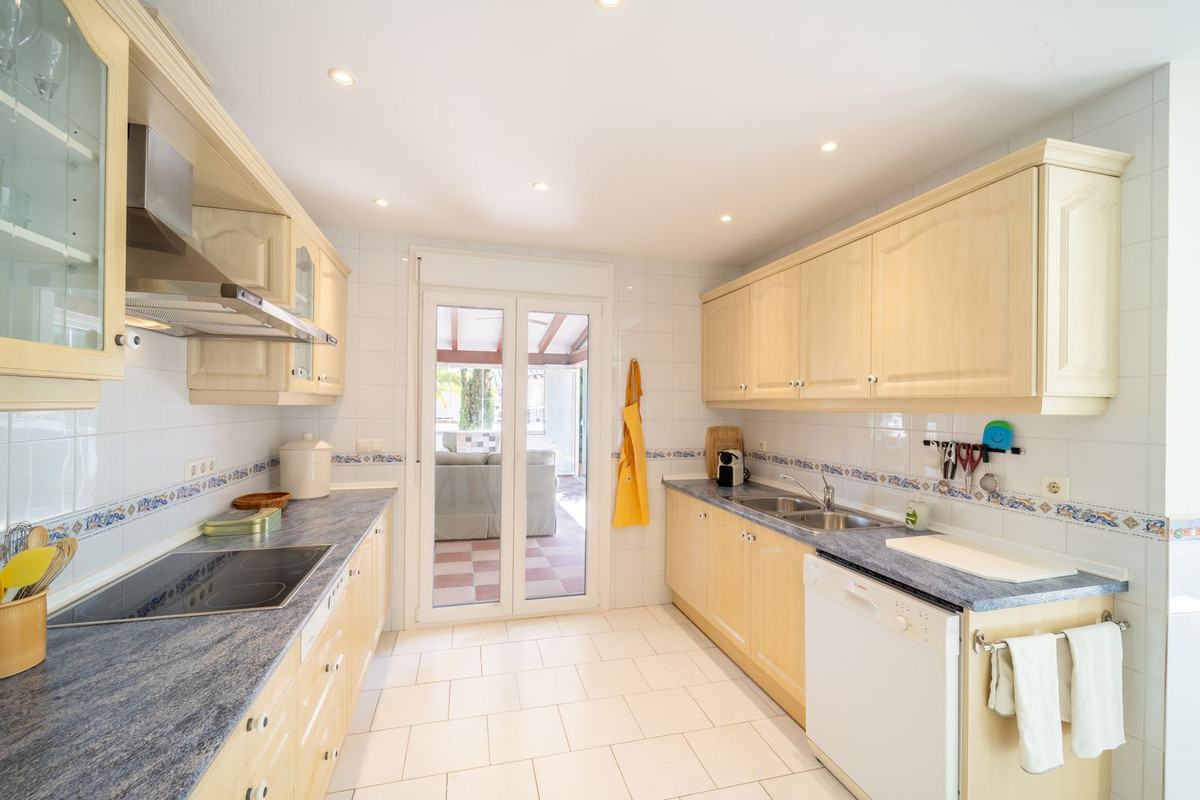 4 Bed Townhouse for sale in Marbesa Costa Del Sol, Málaga, Spain