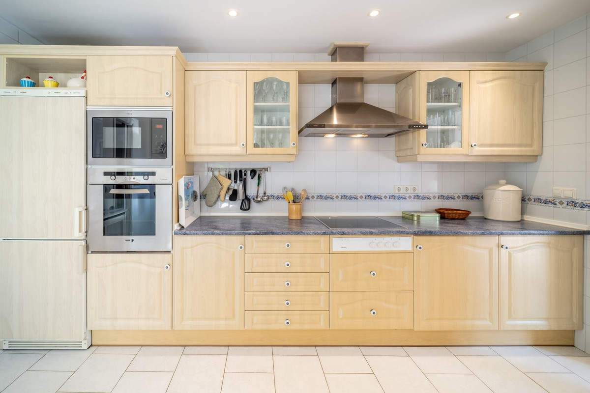 4 Bed Townhouse for sale in Marbesa Costa Del Sol, Málaga, Spain