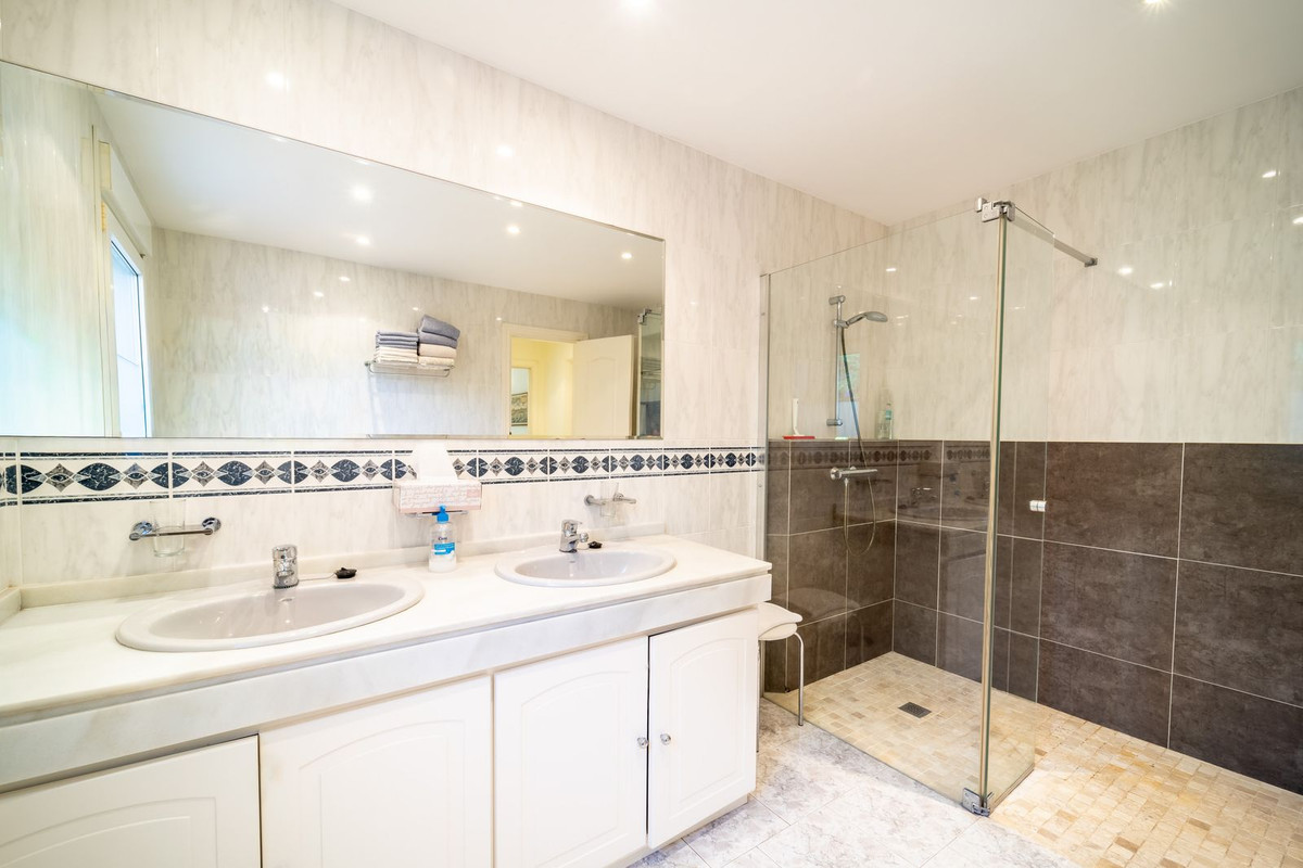 4 Bed Townhouse for sale in Marbesa Costa Del Sol, Málaga, Spain
