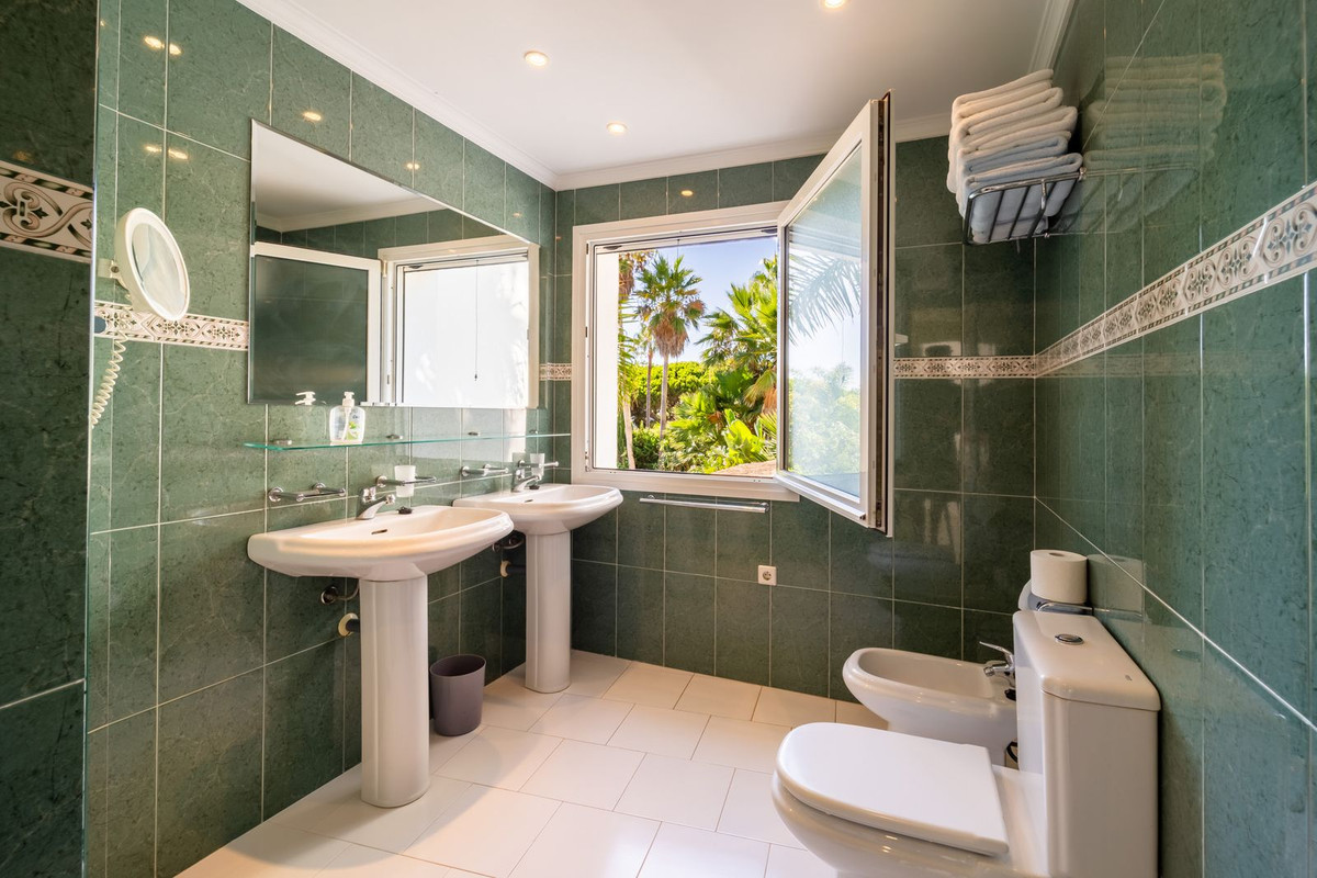 4 Bed Townhouse for sale in Marbesa Costa Del Sol, Málaga, Spain