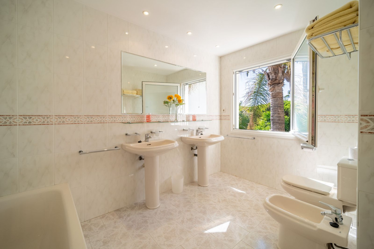 4 Bed Townhouse for sale in Marbesa Costa Del Sol, Málaga, Spain