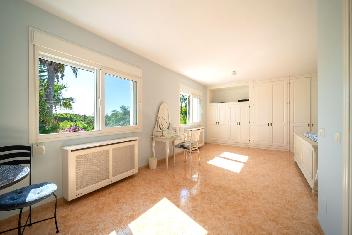 4 Bed Townhouse for sale in Marbesa Costa Del Sol, Málaga, Spain