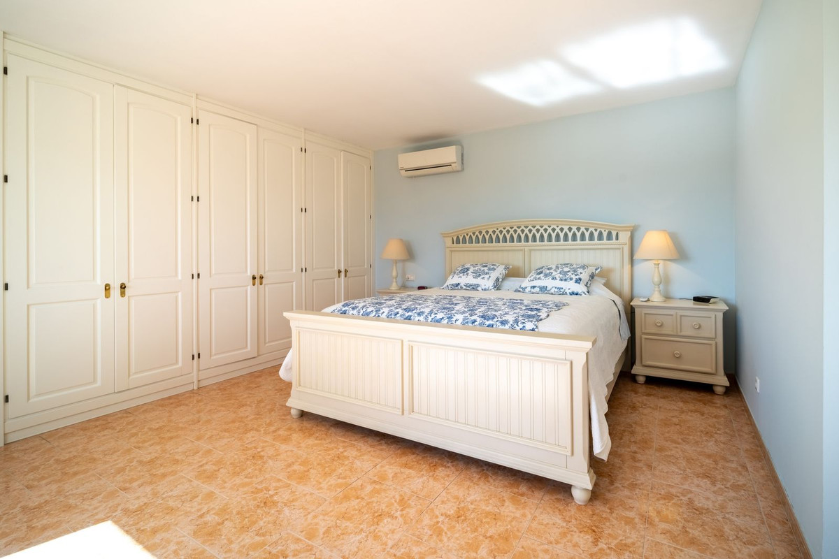 4 Bed Townhouse for sale in Marbesa Costa Del Sol, Málaga, Spain